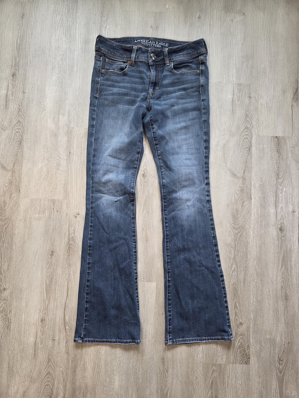 American Eagle Outfitters Women’s Medium Blue Bootcut Jeans Sizs 2